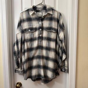 American Eagle Black & Cream Plaid Button-Up Shirt